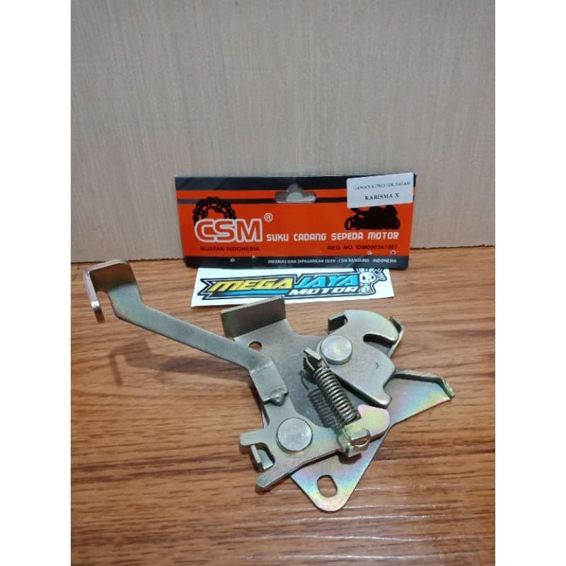 Kunci jok karisma lawan kunci jok karisma