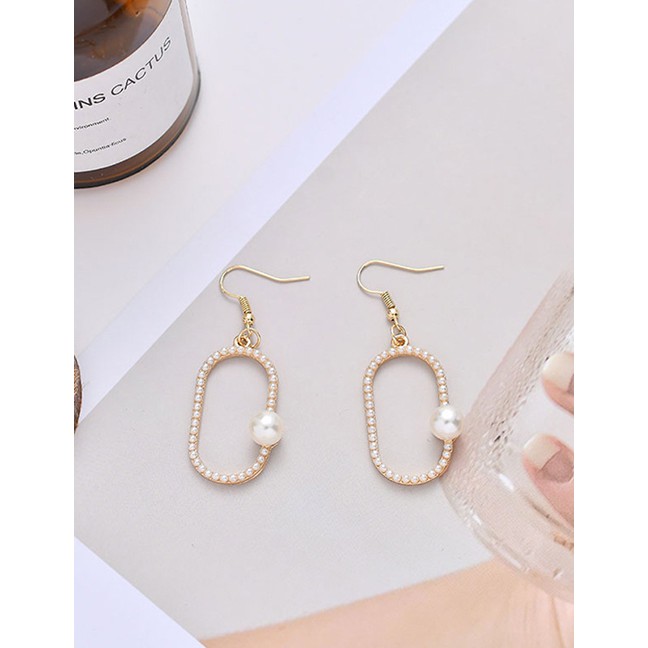 LRC Anting Gantung Fashion Silver Pearl Triangle Geometric Triangle Earrings D73168