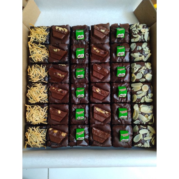 

Brownies Original ukuran 24*24cm (FREE topper karakter / ucapan)