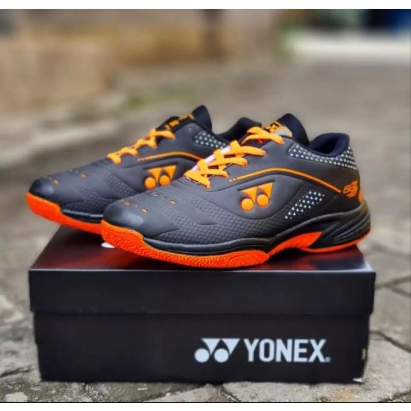 sepatu badminton /sepatu yonex/sepatu olahraga