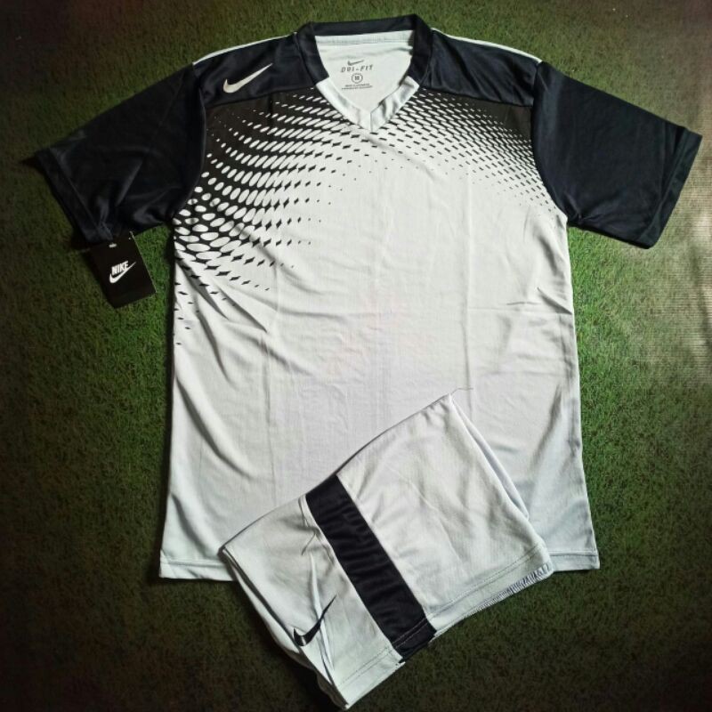 STELAN JERSEY FUTSAL DAN SEPAK BOLA NIKE (PUTIH HITAM)