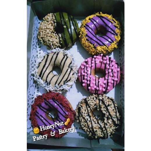 

DONAT SUSU HIAS SIZE JUMBO ANEKA TOPPING