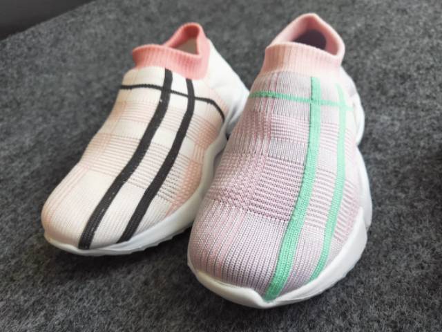 3012C.  sepatu anak wanita dan laki laki .sepatu 100% original import bahan rajut halus