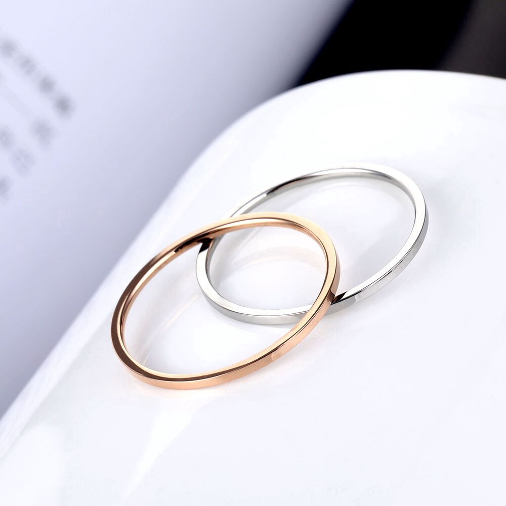 1pcs Cincin Bahan Titanium Steel Warna Rose Gold/Silver Ukuran 1mm Gaya Minimalis Anti Alergi Untuk Wanita