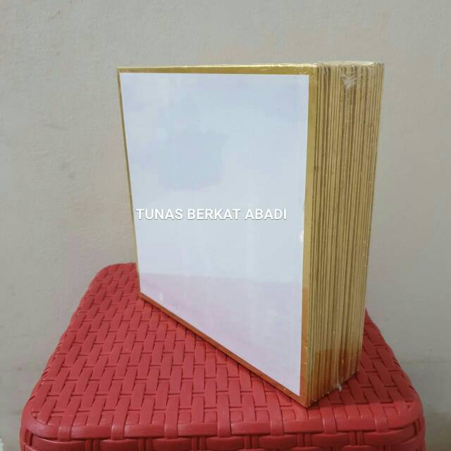 Tatakan kue Gold kotak 22 cm / Greyboard kotak Gold 22 cm / Cake Board Gold kotak 22 cm @25 pcs