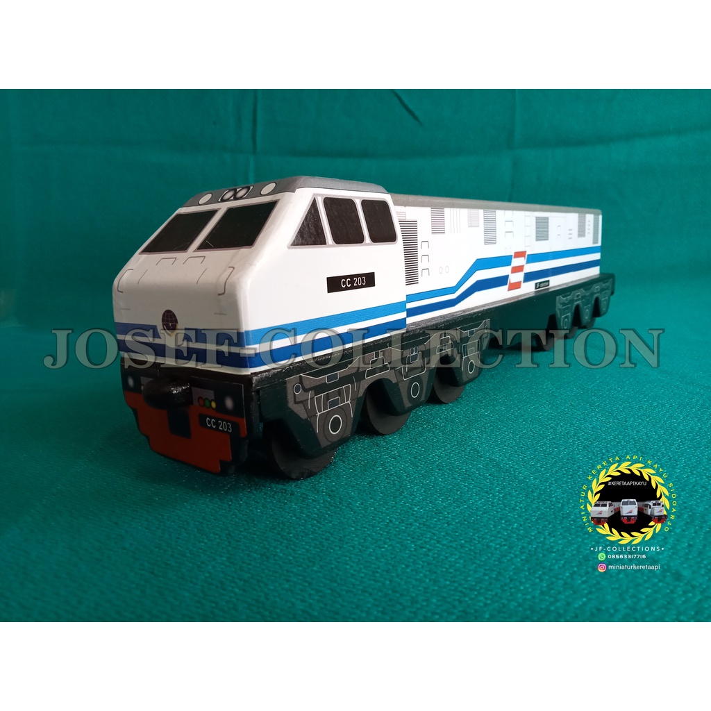 MINIATUR KERETA API KAYU SIDOARJO-LOKOMOTIF CC 203 (PUTIH-BIRU)