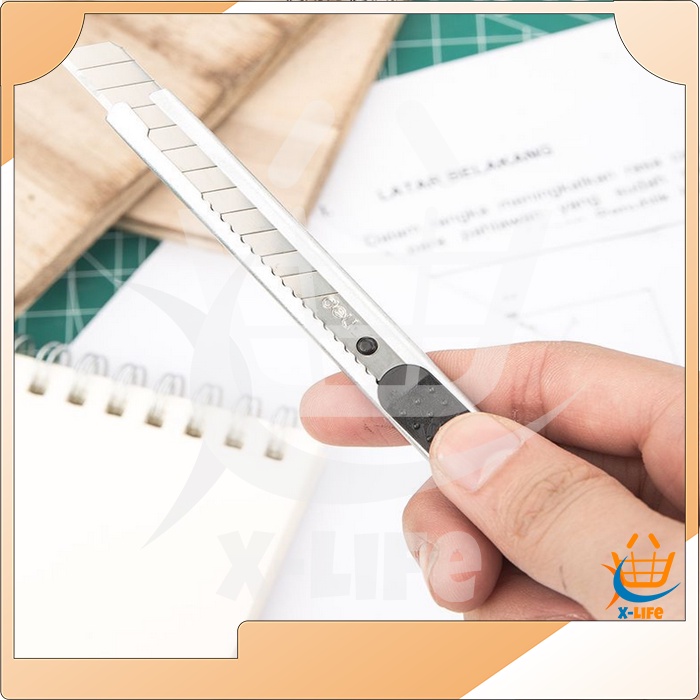 

XLIFE | Cutter dengan pisau baja SK5 memudahkan untuk memotong dan penggunaan yang aman E2053