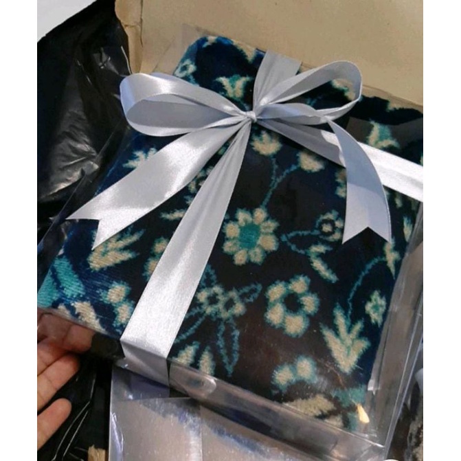 

kemasan sajadah kotak mika souvenir 22x20x5Dk