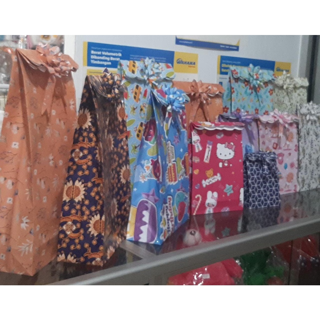 Bungkus Kado UNIK Jadi Motif