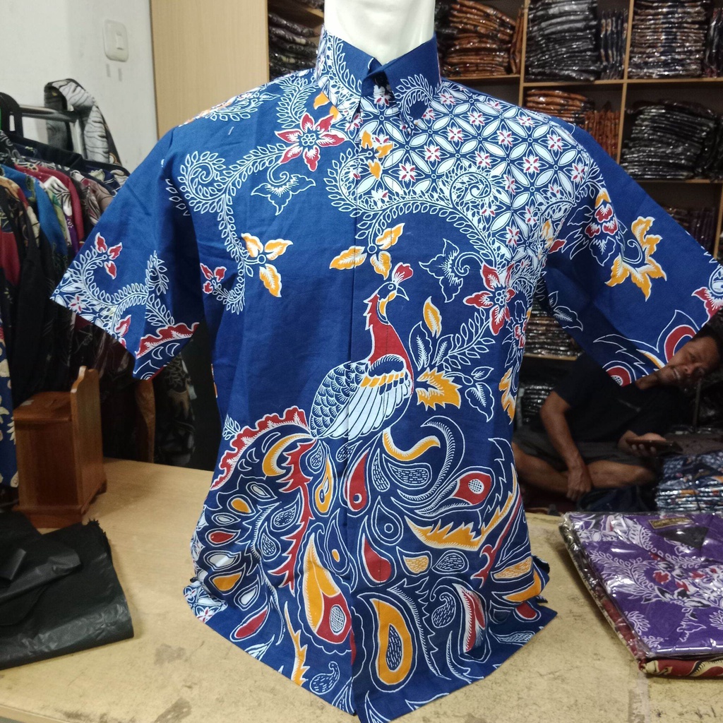 Batik pria lengan pendek warna biru navy pakai furing terbaru / kemeja batik pendek biru navy terbaru / kemeja batik pendek kekinian