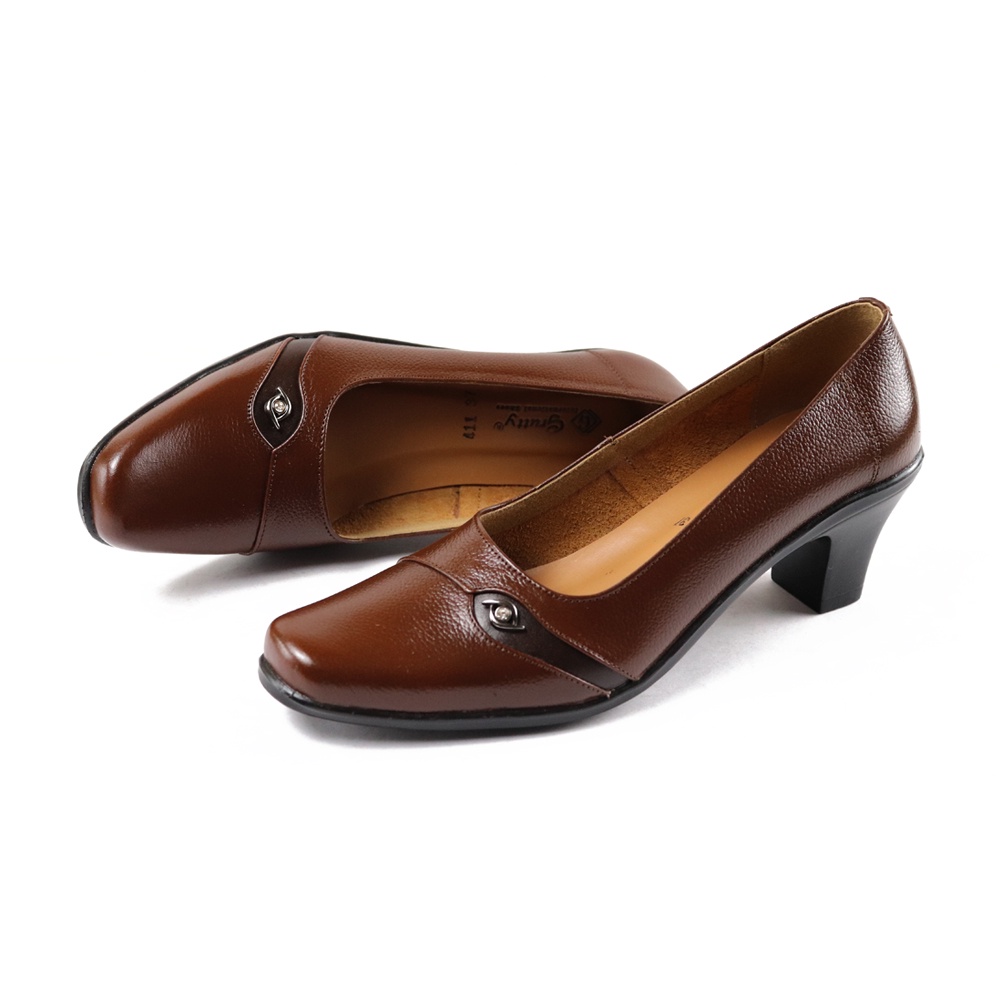 Sepatu Pantofel Wanita Formal Kerja Kantoran Bahan Kulit Asli Warna Coklat Hak 5cm Grutty AX411