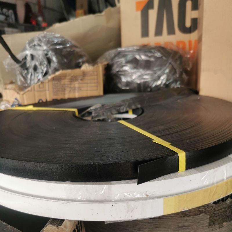 Edging putih dan hitam doff dan glossy  merk taco ketebalan 1mm lebar 2,2cm harga per meter lari