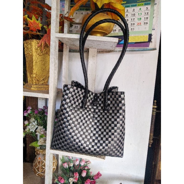 Tas anyaman plastik Elegant BLACK PANTHER ( HITAM - SILVER )