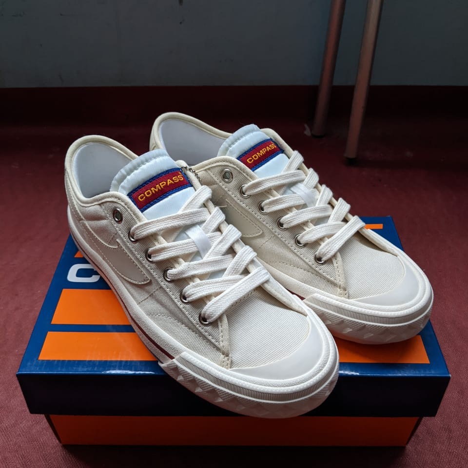 Sepatu Compass Retrograde Low Cream