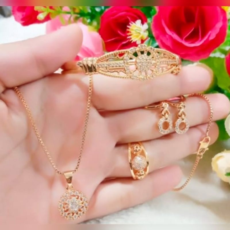 Perhiasan 1 set wanita dewasa 24