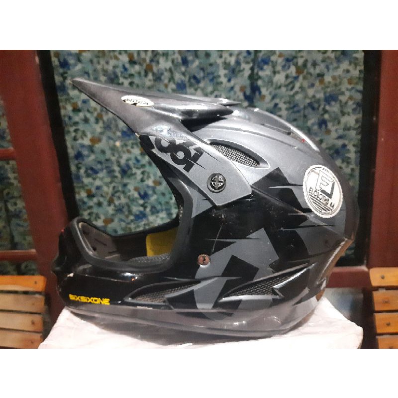 helm 661 comp size M