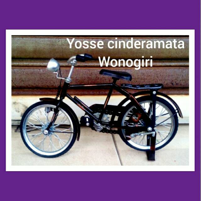 Miniatur SEPEDA ONTEL Besi Model LAKI