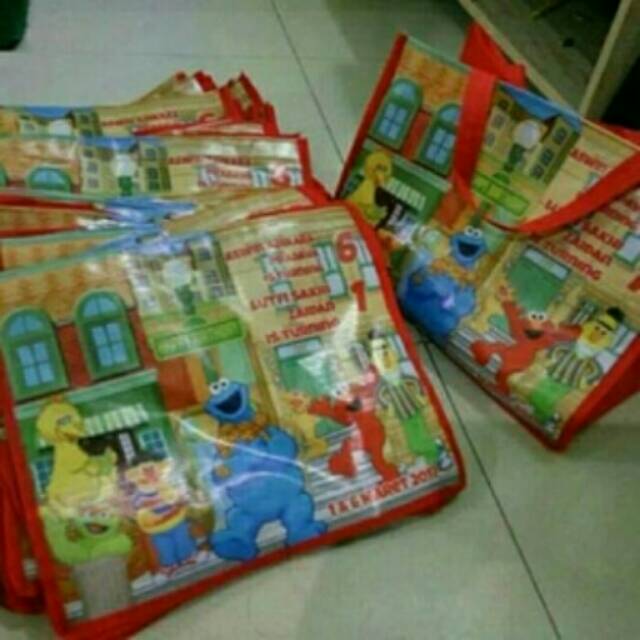 

Tas souvernir model kotak