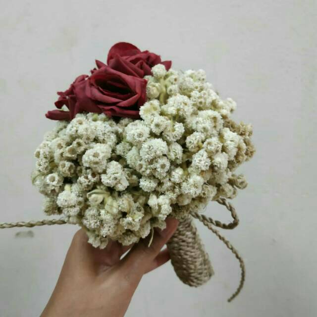 Hand Bouquet Wedding Rustic Flower Buket Bunga Kering Edelweis Bunga Mawar Merah Bunga Pengantin Shopee Indonesia