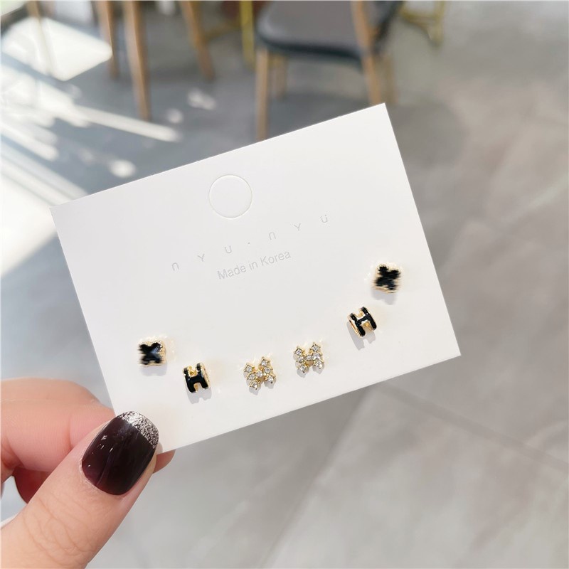 Set Anting Tusuk Desain Daun Clover Hollow Gaya Korea Untuk Wanita