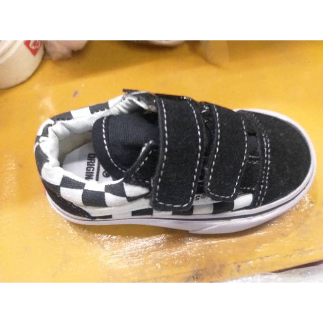 SEPATU VANS JUNIOR OLDSKOOL CATUR BLACK WHITE HITAM PUTIH KADO COWOK CEWEK LAKI PEREMPUAN ANAK LUCU