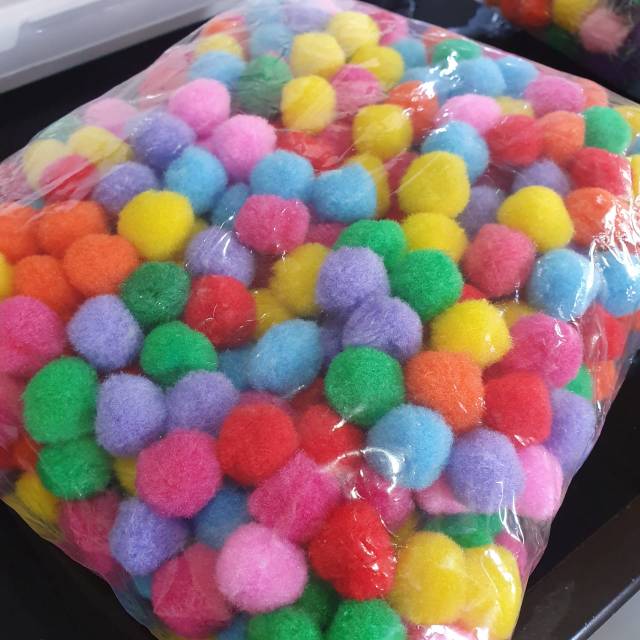 Pom Pom Warna 2 cm Bahan Craft (isi 500 pcs)