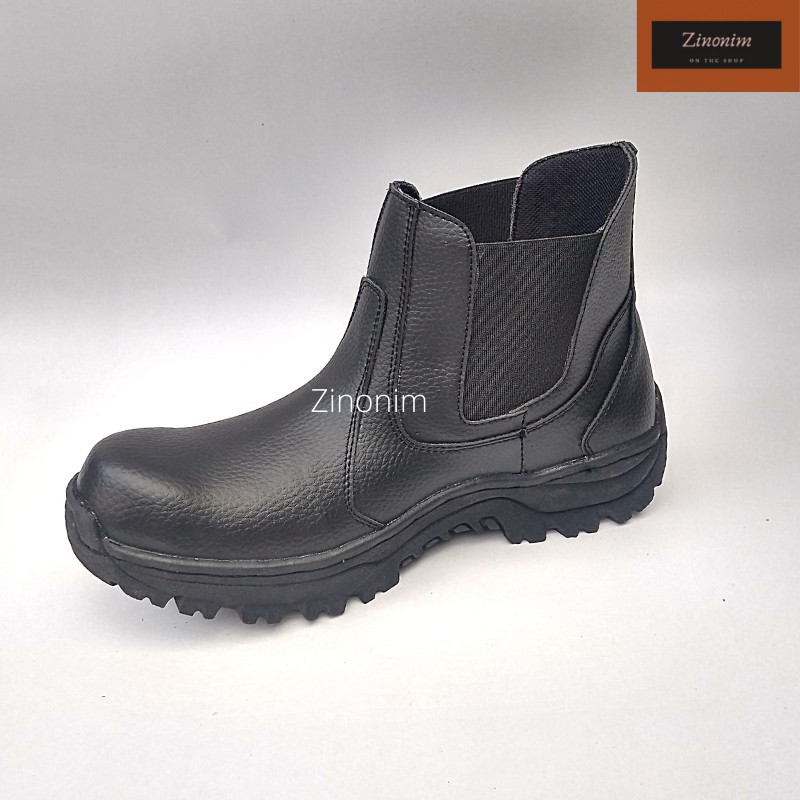 Safety Boot Sepatu Safety Pria Ujung Besi Hitam Slip On Kerja Proyek Lapangan