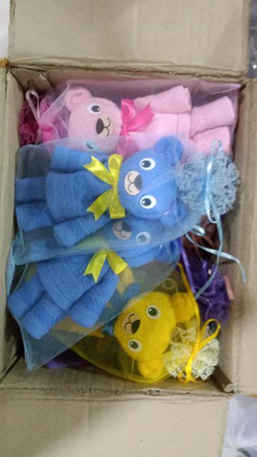 Souvenir Handuk Bentuk Beruang (kemasan Kain Tille)
