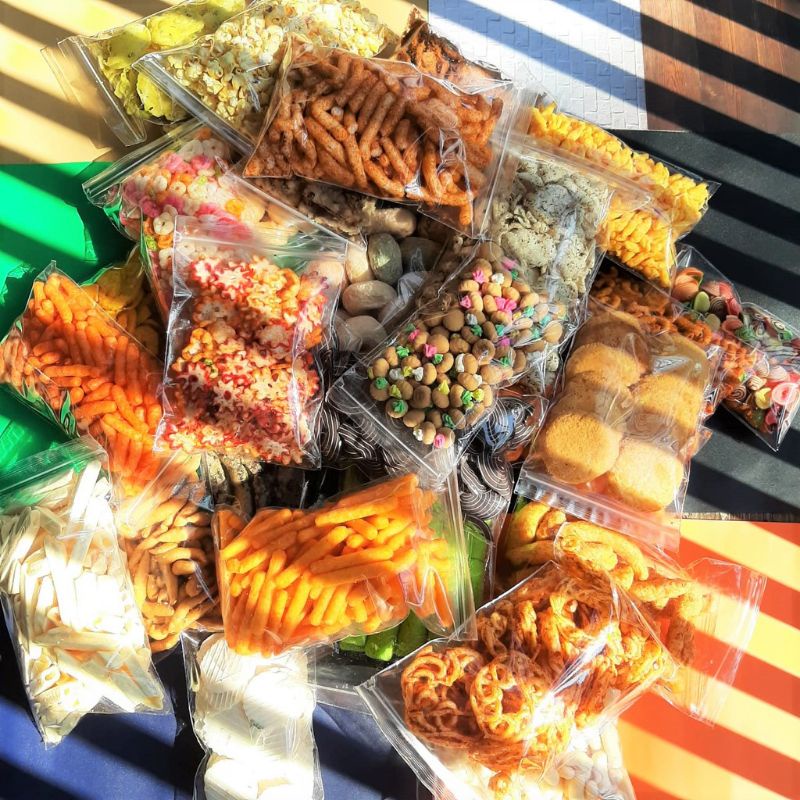 

Aneka snack kemasan 100gram...PILIH SNACK YG KAMU SUKA LALU NOTE ATAU CHAT KE ADMIN YA..