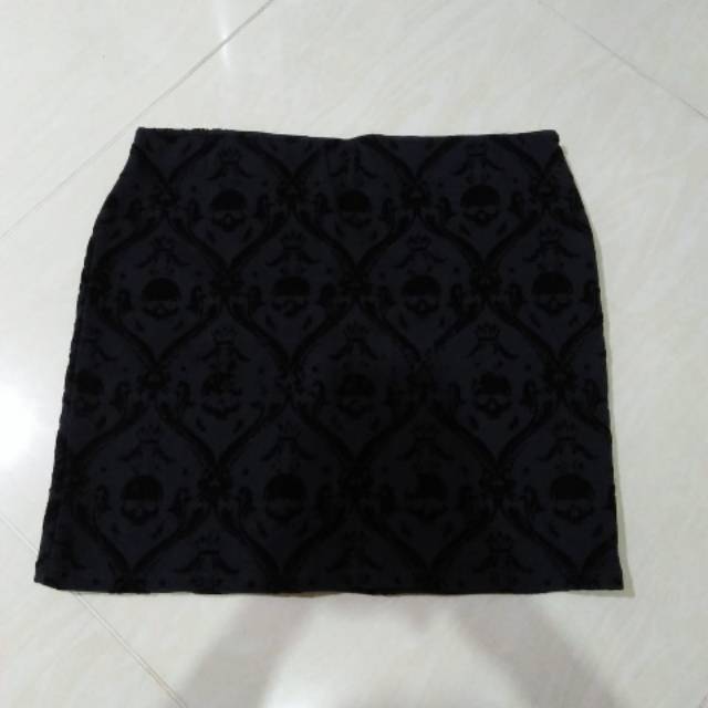 Preloved Zara Skull Skirt