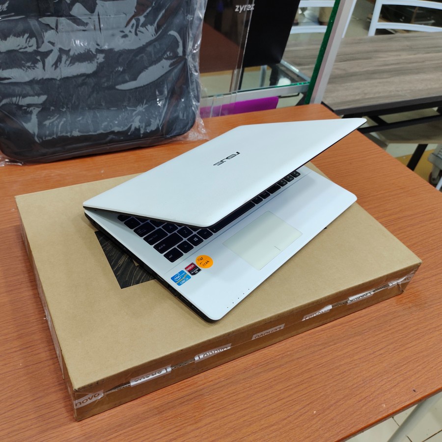 LAPTOP LEPTOP ASUS i3 RAM 2GB HDD 500 GB VGA1GB TERBARU WINDOWS10 ZOOM