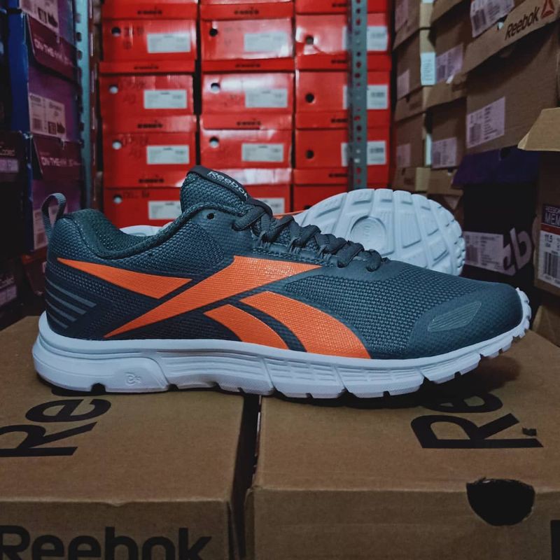 SALE SPORTSTATION 70% SEPATU REEBOK TRIPLEHAL SNEAKERS ORIGINAL TERMURAH BNIB