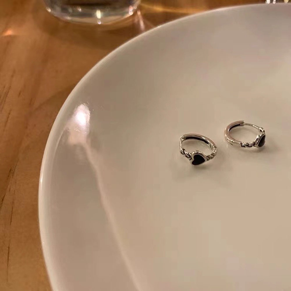 Anting Stud Bentuk Bulat Hati Warna Hitam Gaya Elegan Untuk Wanita