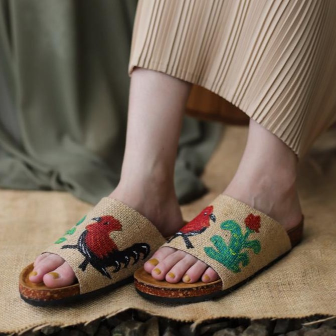 

SLIP ON MANGKOK AYAM / KARUNG GONI MIX LUKIS