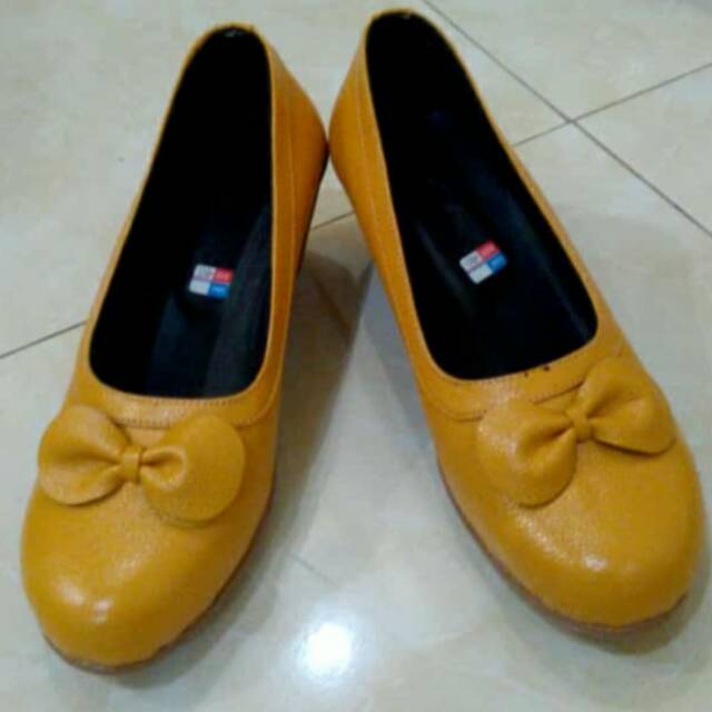 Sepatu Wanita Hak Modis Kulit Asli Magetan