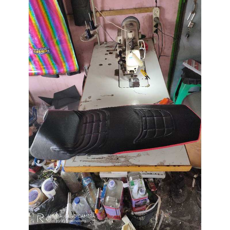 Jok Vixion Old bahan plat lis warna - Jok slim Vixion Old modifikasi - Jok motor Vixion Old slim tin