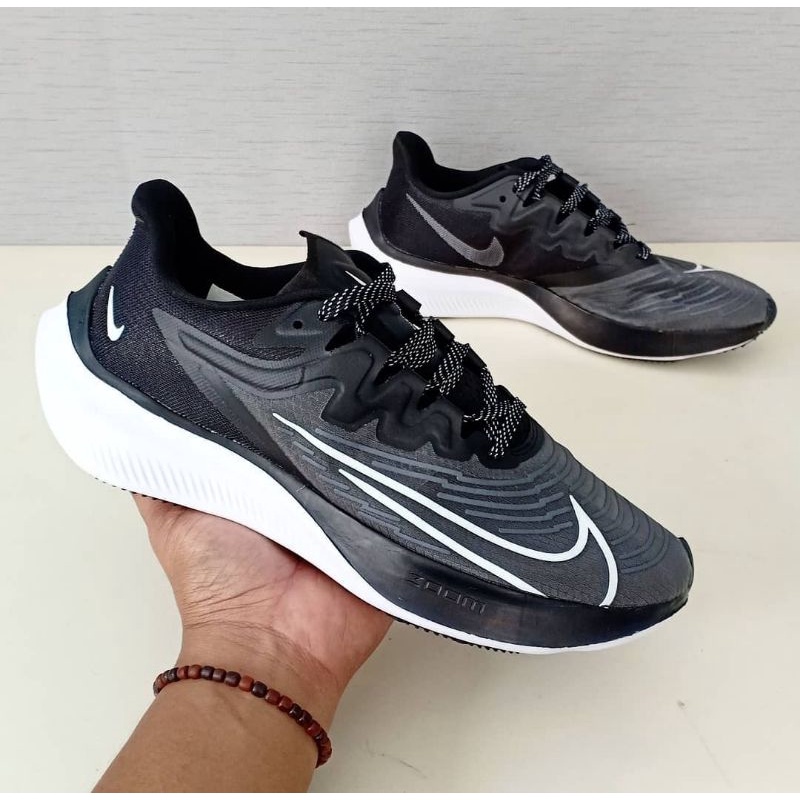 Sepatu Nike Zoom Gravity 2 Black White