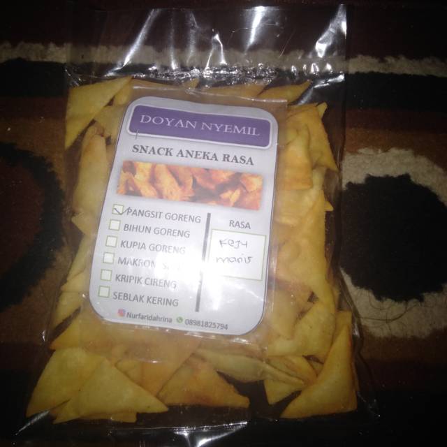 

Doyan nyemil pangsit goreng