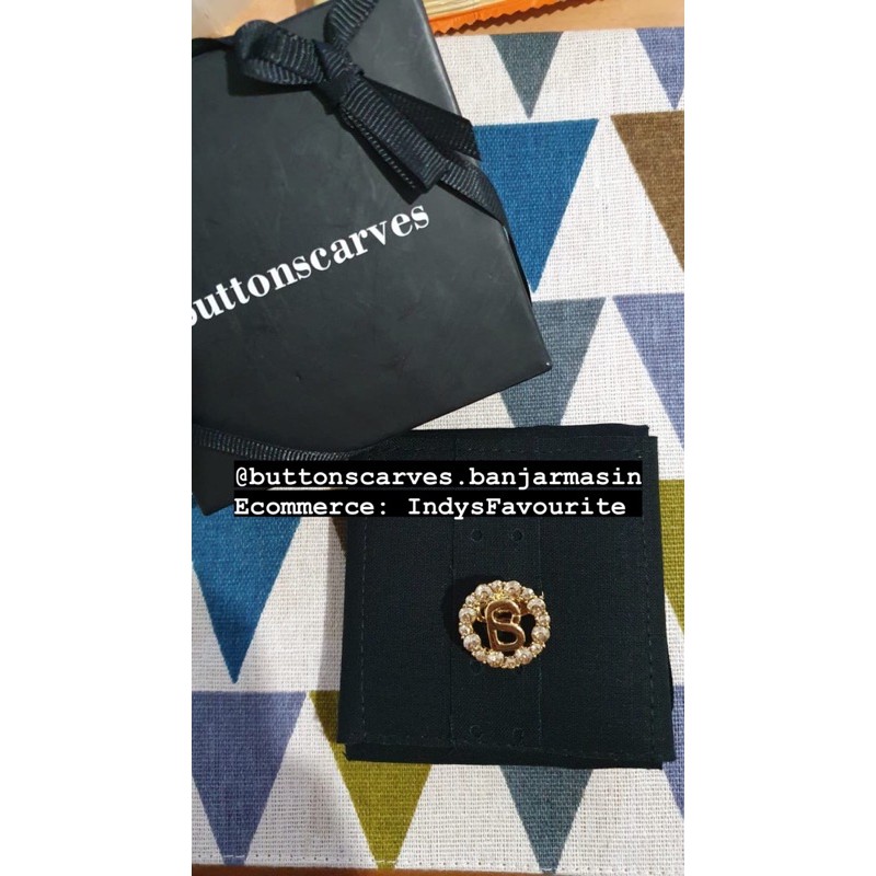 Buttonscarves Petite Round Brooch