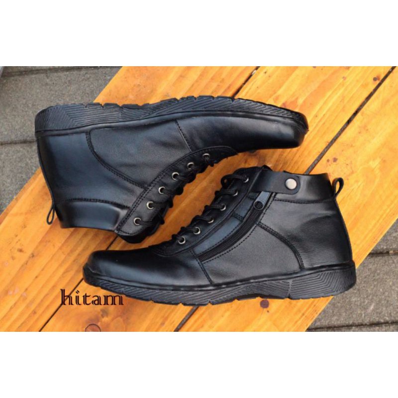 Sepatu Pria Boot Tinggi Tali Resleting Fasion Kulit Sapi Warna Hitam