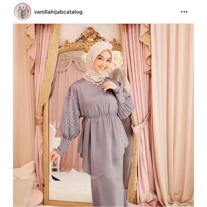 Daphne Blouse Vanilla Hijab