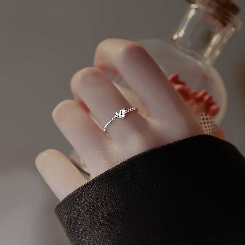 Cincin Zircon Berlian Imitasi Bentuk Hati Bahan Titanium steel S925 Untuk Wanita