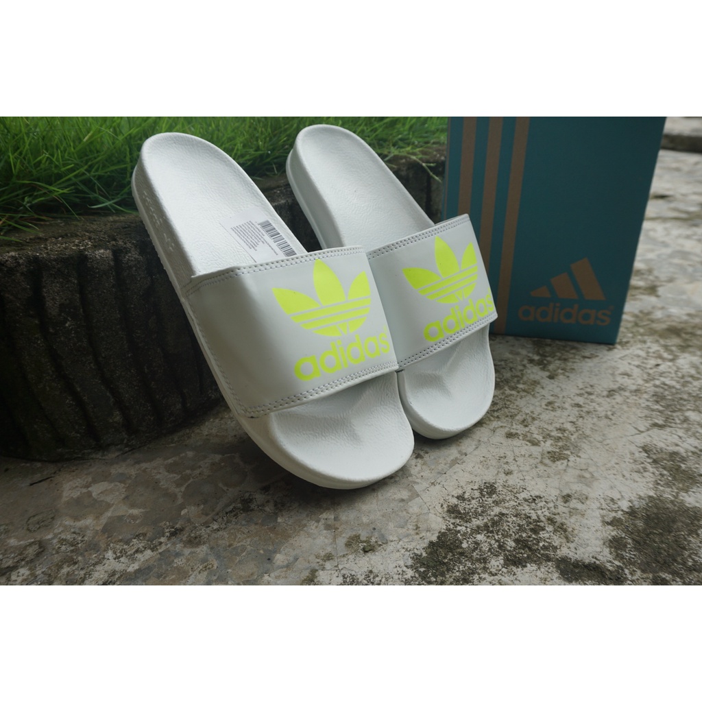 SANDAL SLIDE PRIA SANDAL SLOP ADIDAS SENDAL FLAT WANITA & PRIA SANDAL SLIP WARNA PUTIH STABILO LARIS