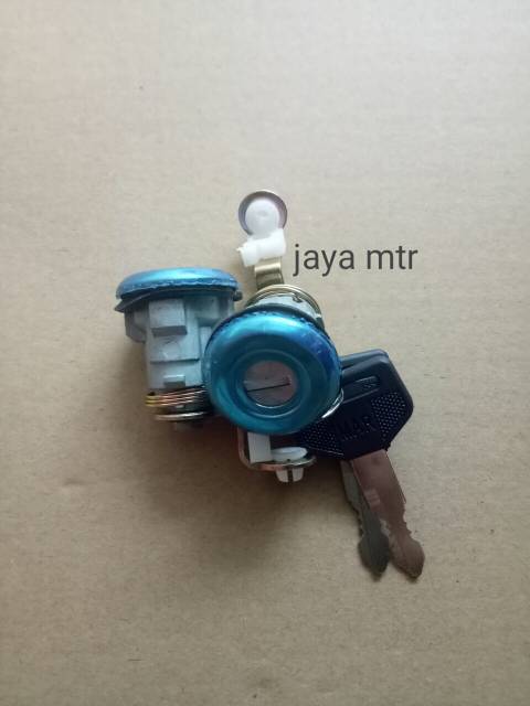 Kunci pintu / door key set Isuzu kbd26