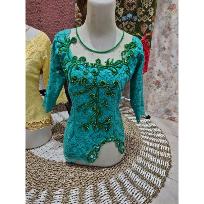 Kebaya modifikasi payet jepang