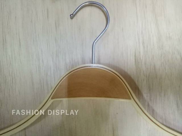 Hanger Kayu Dewasa Premium Gantungan Kayu Ada Karet Antislip Hanger Hitam Putih Natural-BH