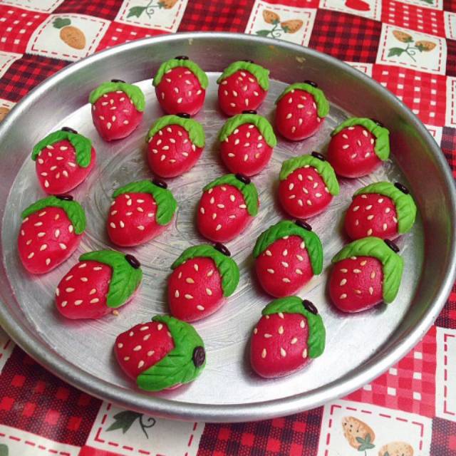 

Kue kering strawberry isi selai strawberry