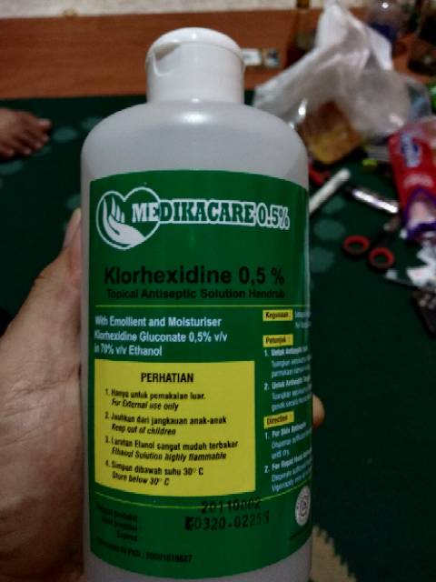 Hand Sanitizer Medikacare 500 ML Klorhexidine 0,5% Antiseptic Handrub sebagai Antiseptic kulit