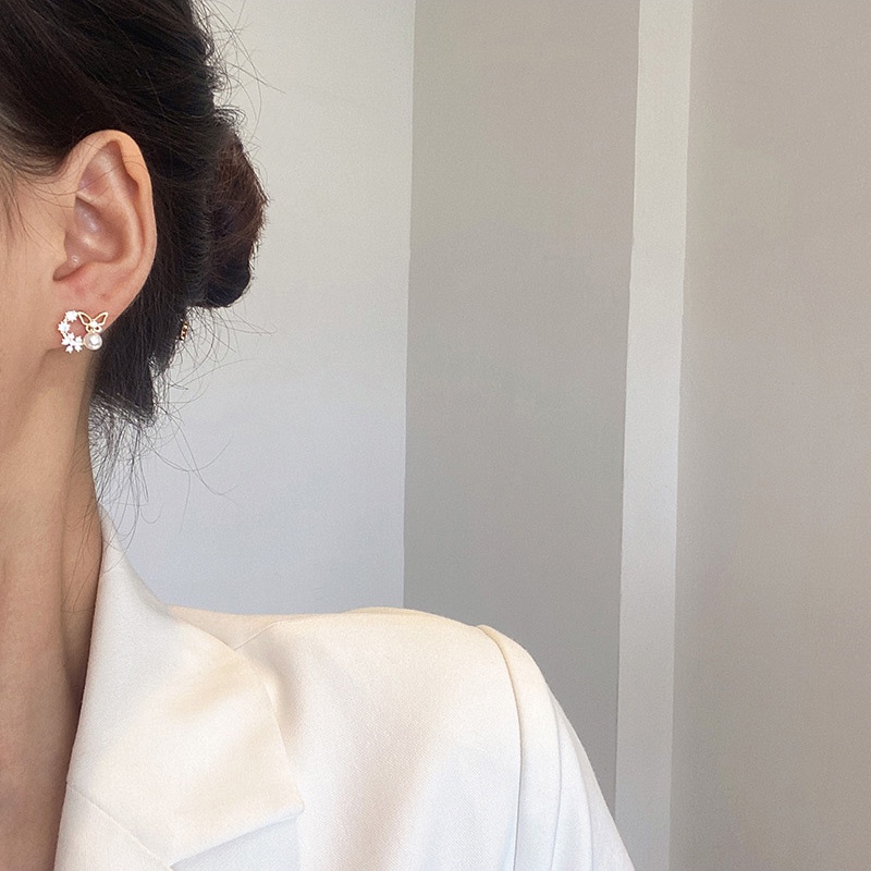 Anting Stud Desain Kupu-Kupu Aksen Mutiara Bahan 925 silver needle Zircon Untuk Wanita