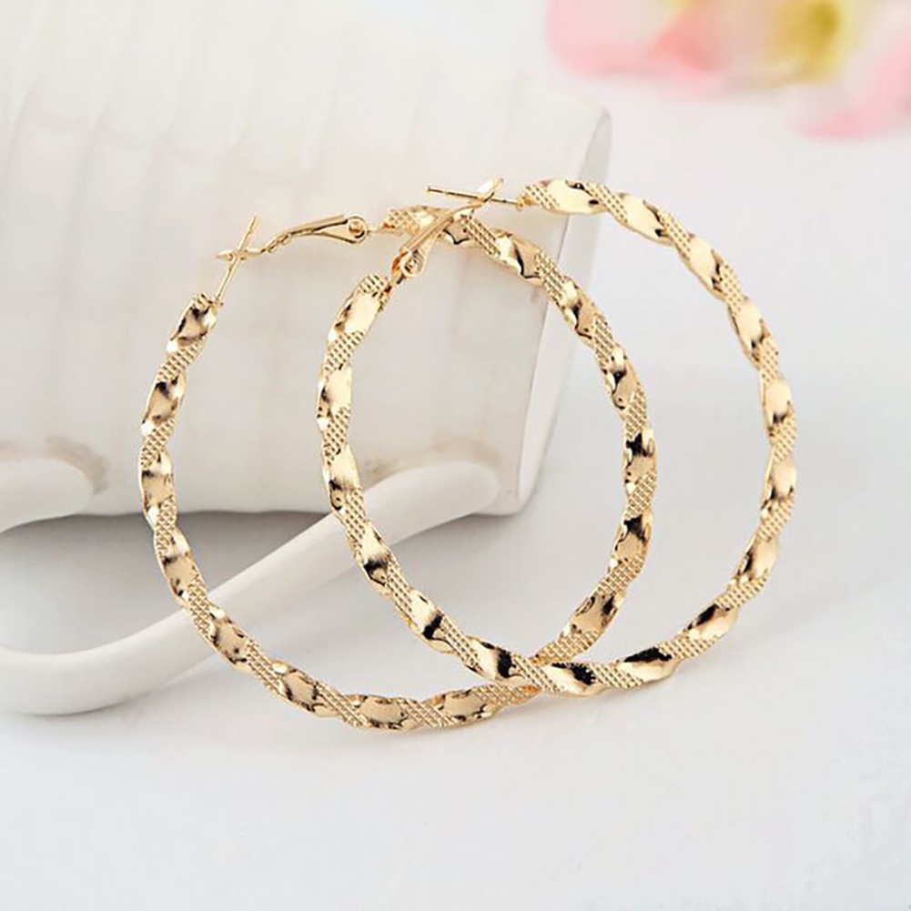 Hu Hu Hu Hu Hu Alat Bantu Pasang Kacamata♡ Anting Bulat Besar Model Twist Untuk Wanita